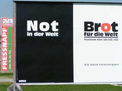 Fressnapf
Keine Fotomontage ! Werbung so gesehen in Biberach, Industriegebiet am 5/9/2004
Keywords: Hunger in der Welt